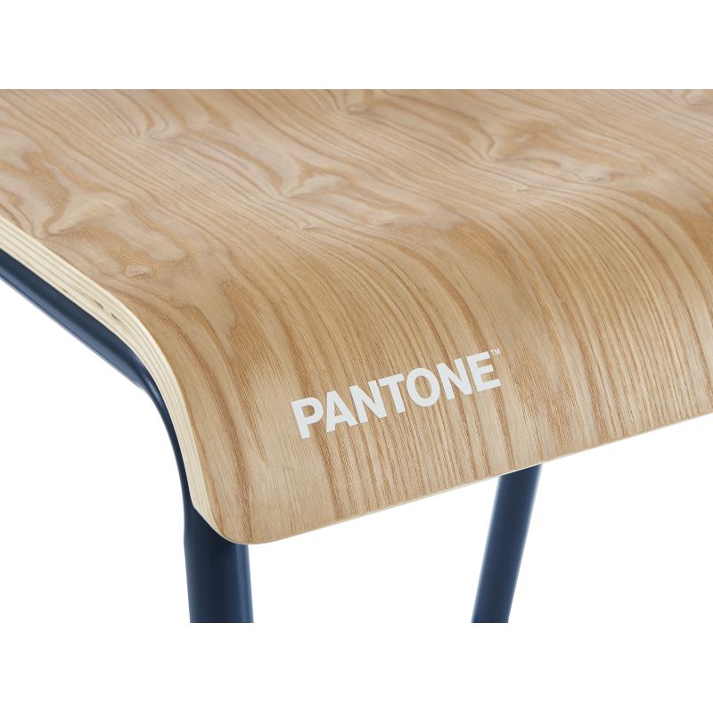 Set mit 2 Stühlen PANTONE in Nachtblau und Eschenfurnier mit Metallbeinen