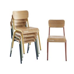 Set mit 2 Stühlen PANTONE in Nachtblau und Eschenfurnier mit Metallbeinen