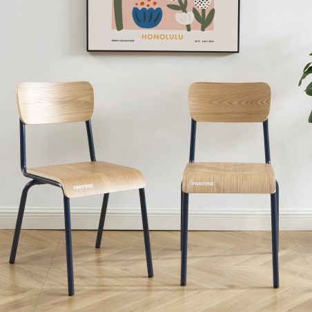 Set mit 2 Stühlen PANTONE in Nachtblau und Eschenfurnier mit Metallbeinen