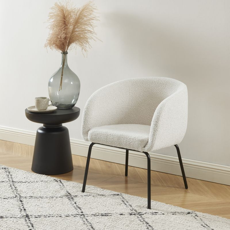 Sessel BELORA aus weißem Bouclé-Stoff