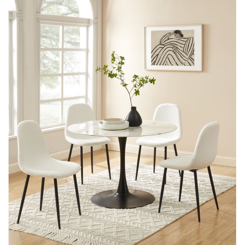 Set di 4 sedie LENA in tessuto bouclé écru con gambe in metallo nero
