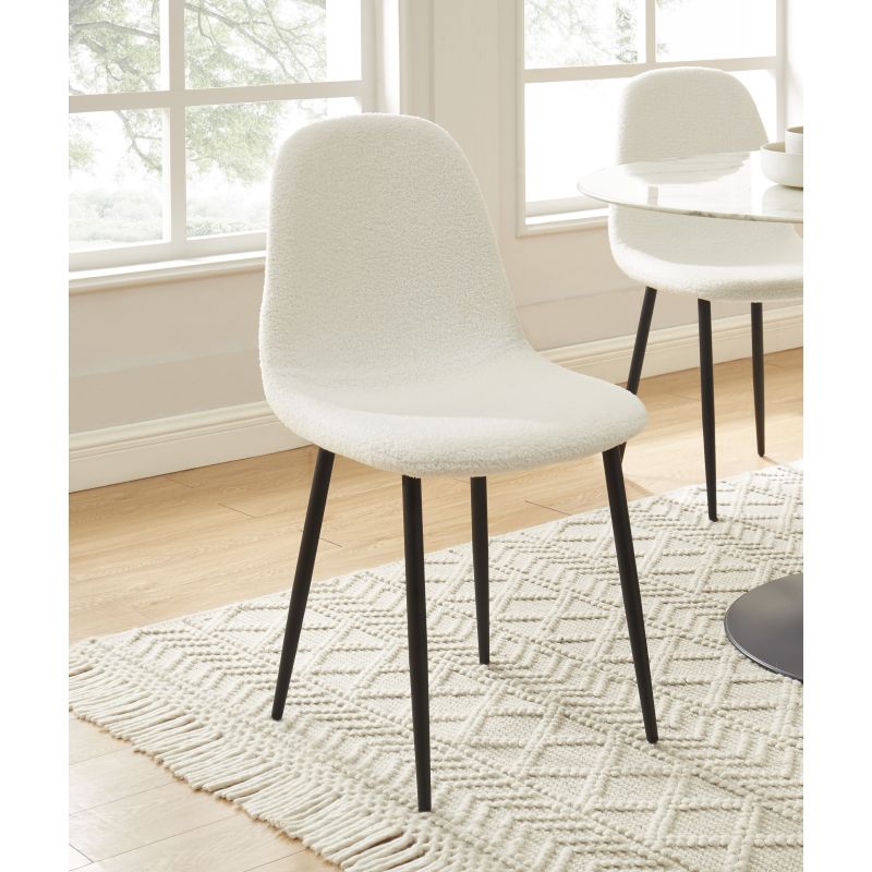 Set di 4 sedie LENA in tessuto bouclé écru con gambe in metallo nero