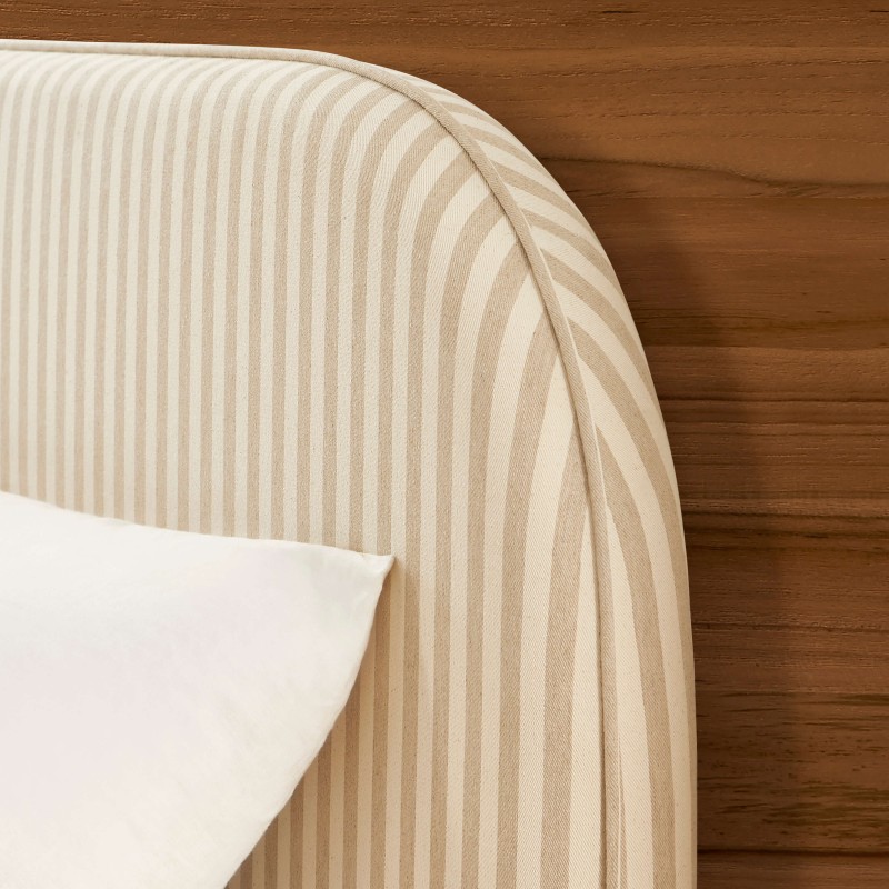 Lit coffre PILKA 180x200 tissu rayé beige et écru sommier inclus Lit coffre PILKA 180x200 tissu rayé beige et écru sommier inclus