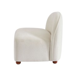 Sessel JUDY aus ecrufarbenem Chenille-Stoff mit nussbaumfarbenen Kugelfüßen