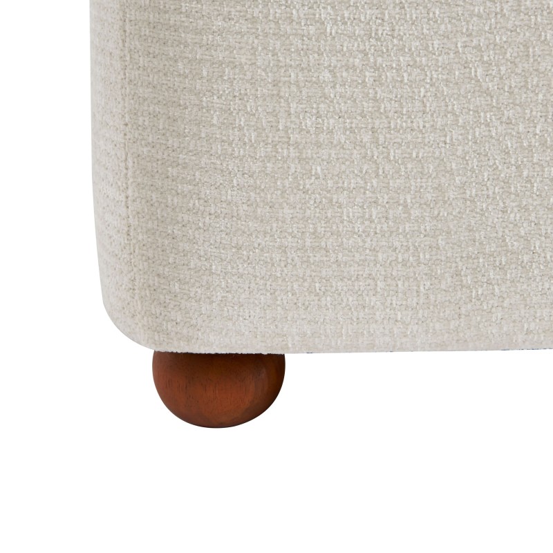 Sessel JUDY aus ecrufarbenem Chenille-Stoff mit nussbaumfarbenen Kugelfüßen