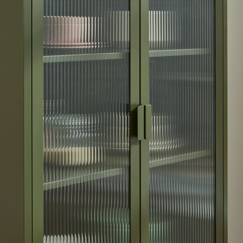 Credenza PANTONE in vetro scanalato e metallo verde oliva h180cm