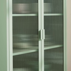 Vaisselier PANTONE en verre cannelé et métal vert amande h180cm