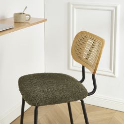 Set mit 2 Hockern TINA aus grünem Bouclé-Stoff und Rattan-Geflecht
