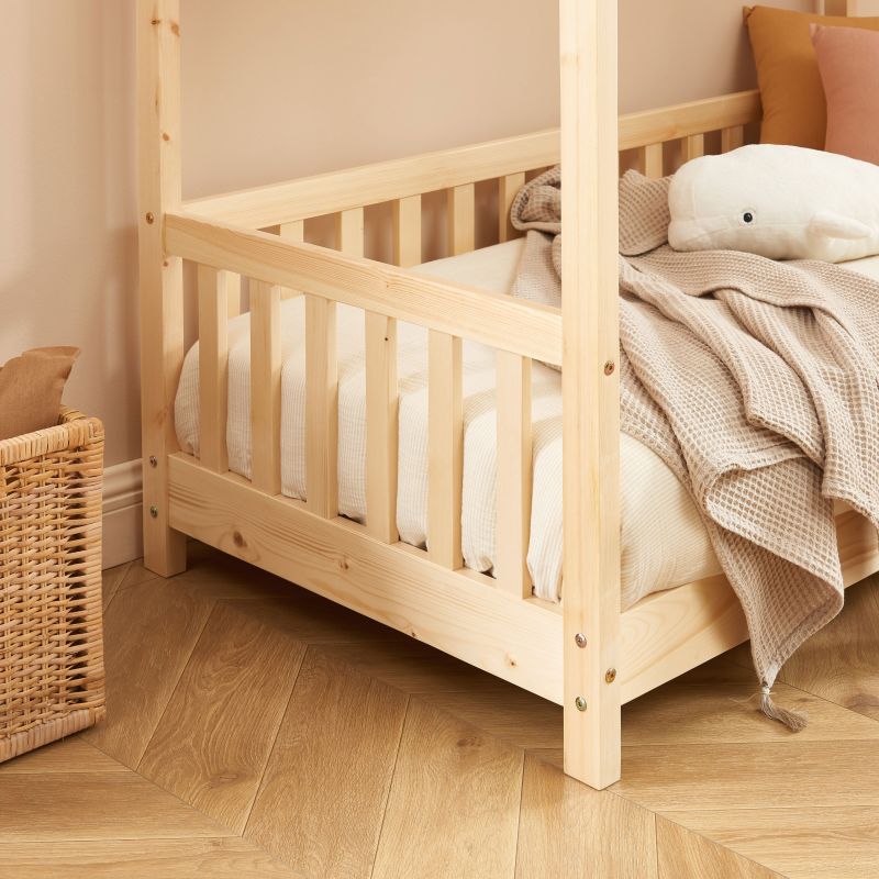 Zeltbett mit Seitengittern TINY 70 x 140 aus massivem Kiefernholz, inklusive Lattenrost